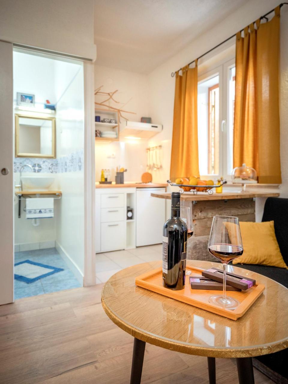 Apartment Bosiljak 耶尔萨 外观 照片